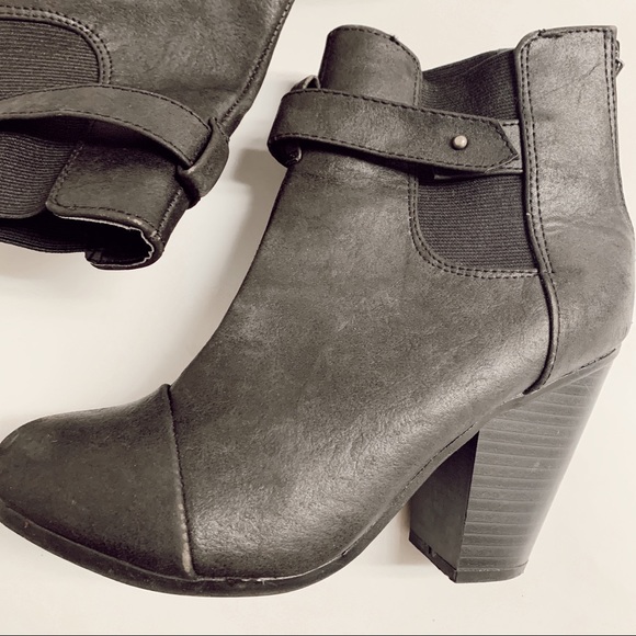 Breckelles Heeled Booties - Picture 2 of 5